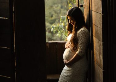不妊治療現場から注目の子宮内フローラ検査を手がけるVarinos（バリノス）。不妊治療の新たな光になるか。