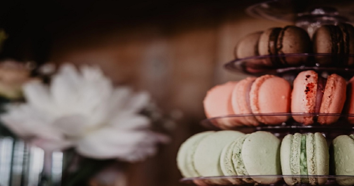 「生理前に甘いものを食べすぎて落ち込んでしまう…」対策は？ 精神科医・漢方指導員・鍼灸師に聞きました ランドリーボックス