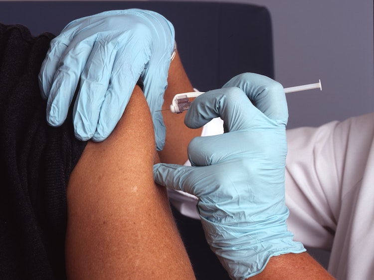 【UPDATE】HPVワクチン積極的勧奨再開へ。キャッチアップ接種も来年4月から実施の方針
