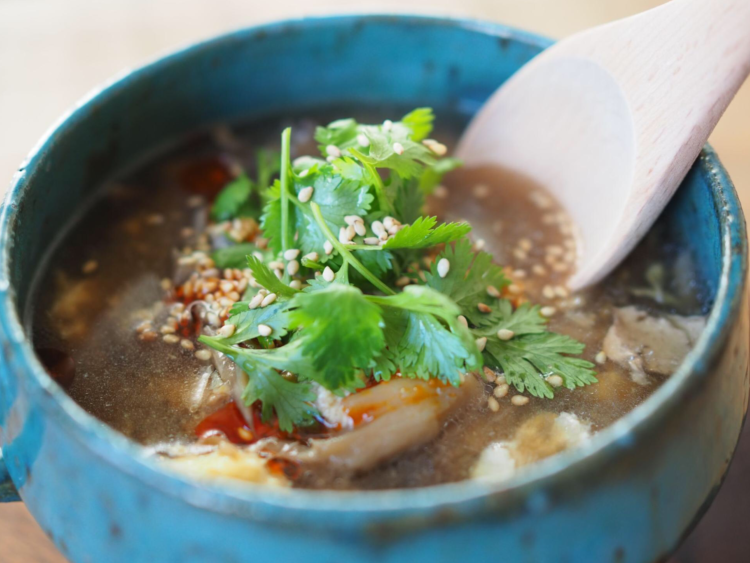 【簡単レシピ】きのこの旨味たっぷり。舞茸のサンラータンスープ